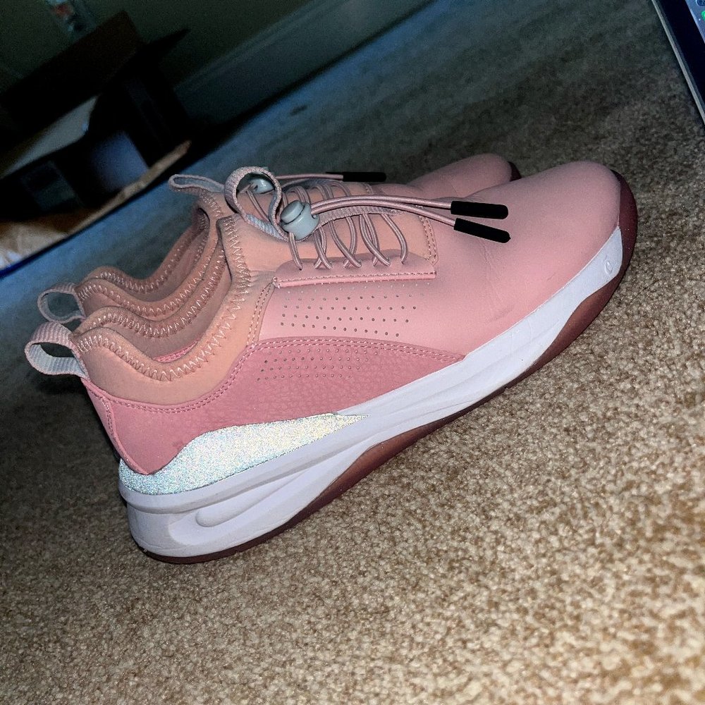 Clove Sneakers
